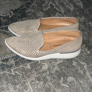 Johnston & Murphy Taupe Perforated Loafers size 8.5